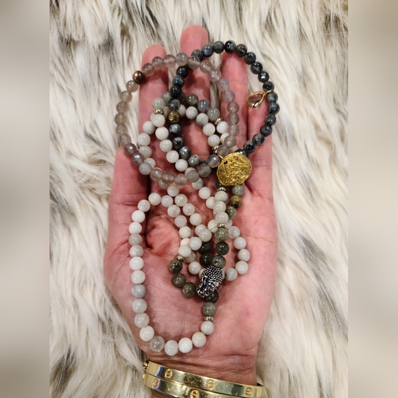 Bracelets - Picture 2 of 6